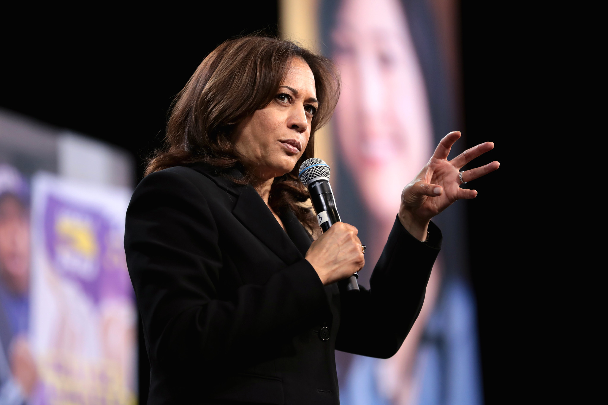 VIDEO: Kamala Loses It On Stage